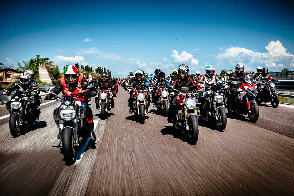 Imagen grupo de motos